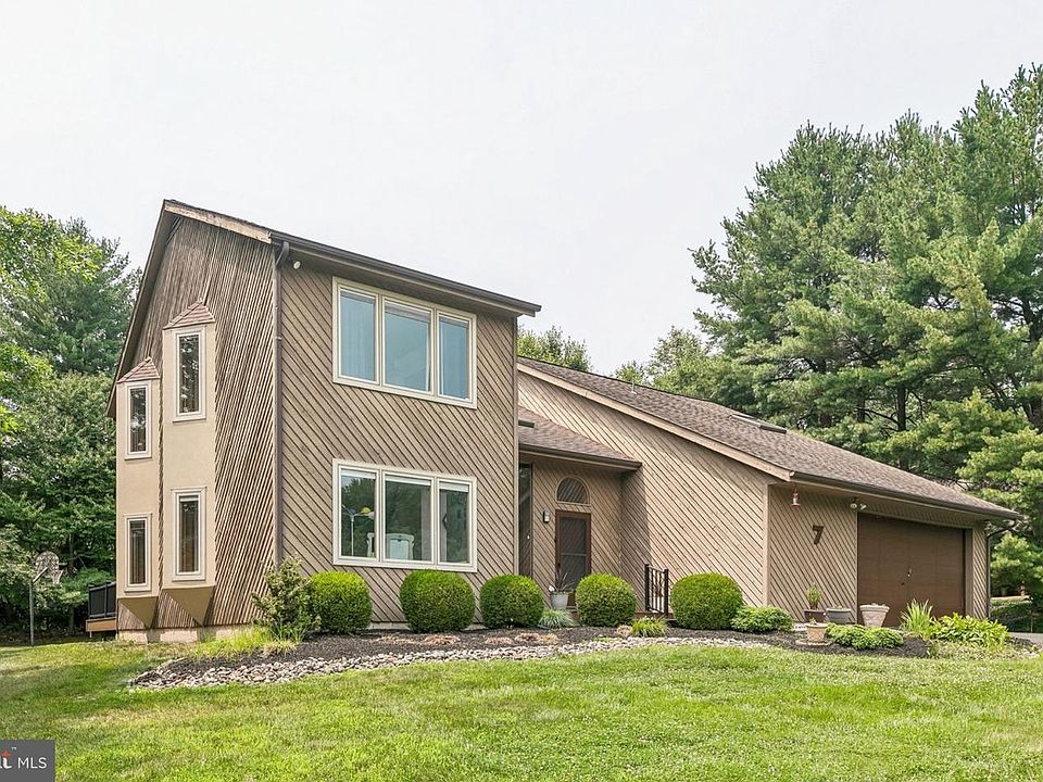 1st image of 7 Haycroft Dr