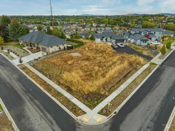 1315 Notting Hill Dr, Moscow, ID 83843