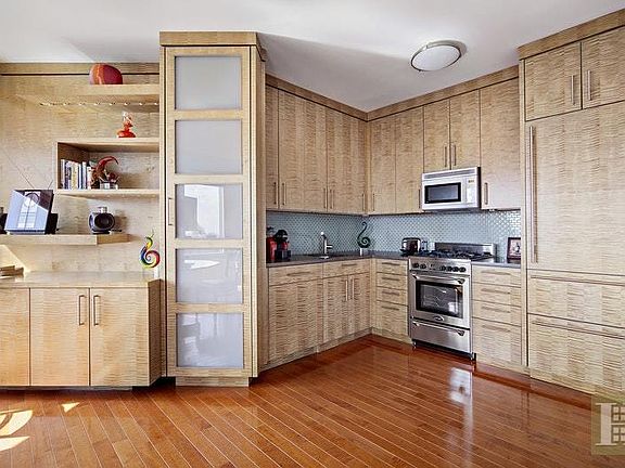 3rd image of 150-156 W 56th St APT 6105
