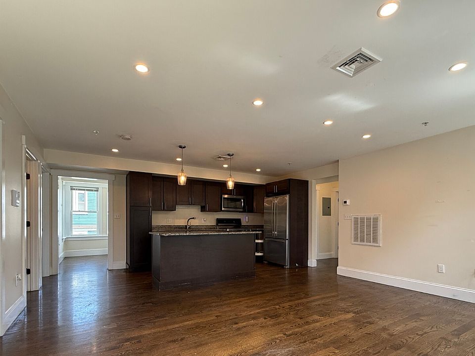 1st image of 200 Hemenway St #2
