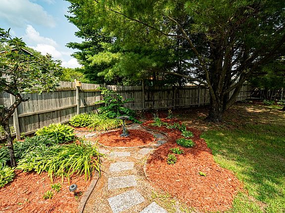 4th image of 1002 Prairie Circle