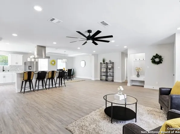 7530 FIVE PALMS DR, San Antonio, TX 78242