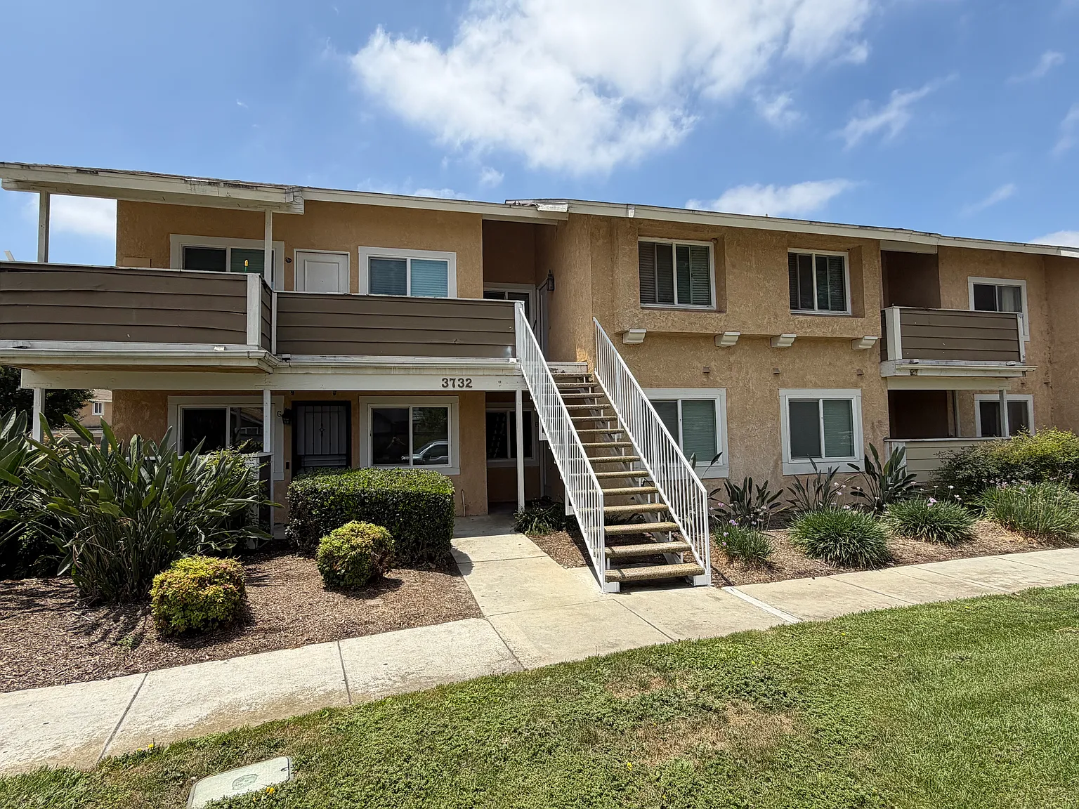 2 bed, 743 sqft, $2,400 — Photo 3