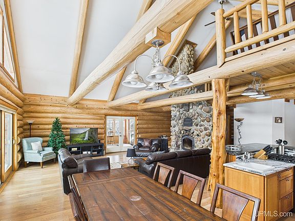 4th image of E12814 Chapel Rd