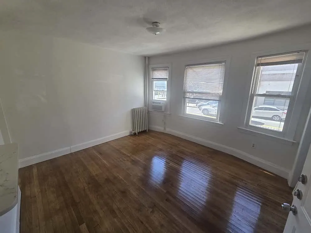 2 bed, 604 sqft, $3,150 — Photo 3