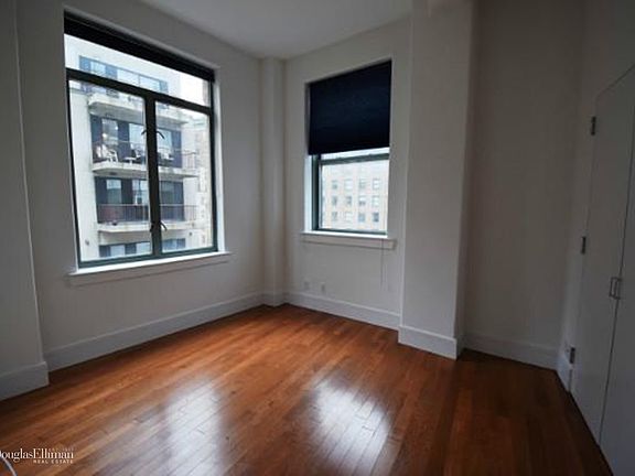 4th image of 120 Greenwich St APT 11G