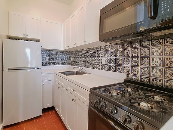 4th image of 122 W 80th St APT 4R
