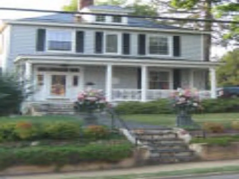 203 W Main St photo 1