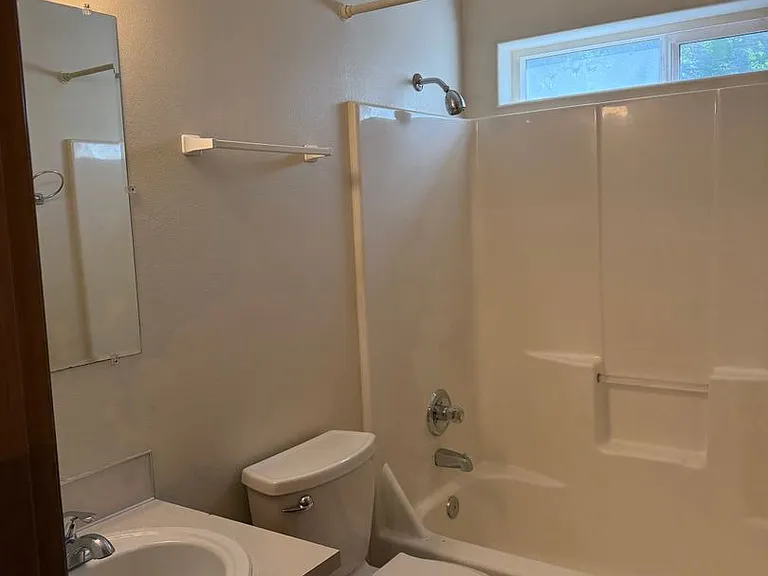 7703 N Gloucester Ave — Photo 11