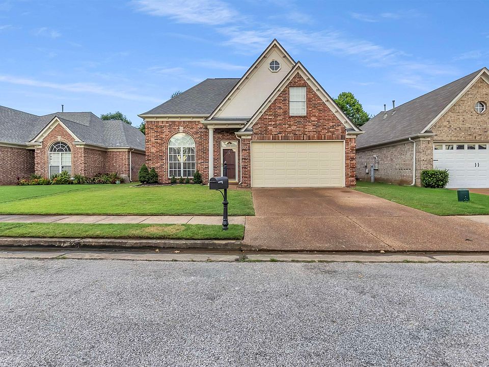 1st image of 320 Fleets Hill Dr