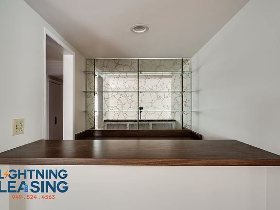 5th image of 815 S Shenandoah St #8