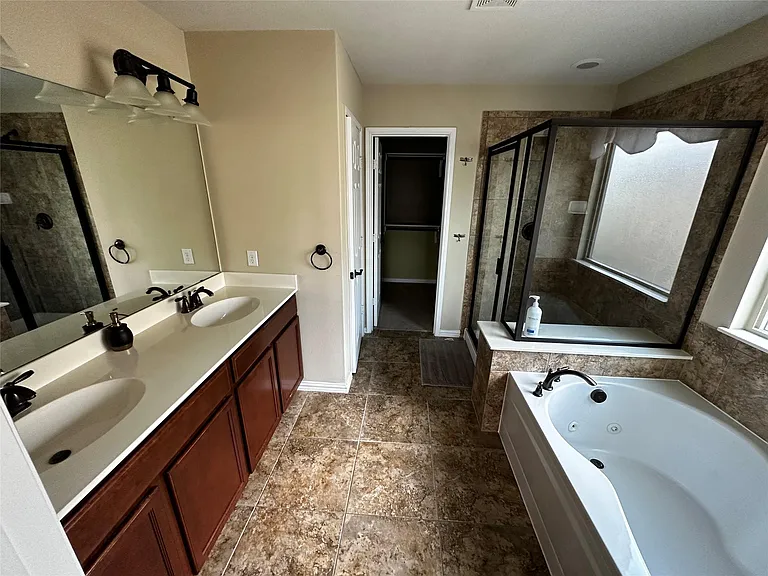 16105 Travesia Way — Photo 11