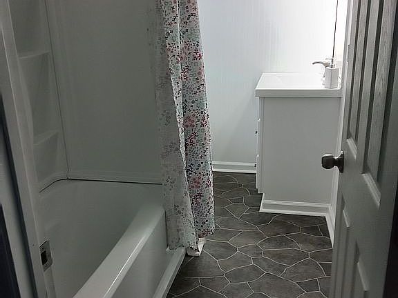 3rd image of 1938 W Poplar St