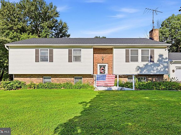 5th image of 9092 Fox Ridge Dr