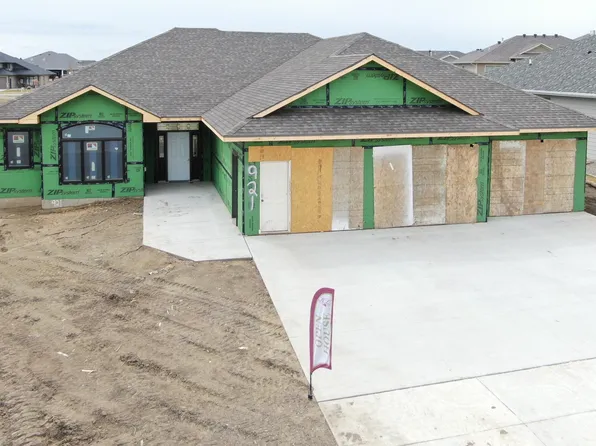 921 Collective Ln, Bismarck, ND 58503