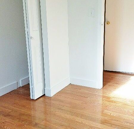 5th image of 2167 33rd St APT 5A