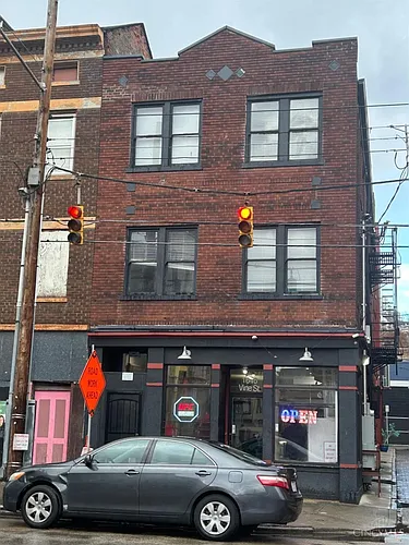 1646 Vine St Photo 1