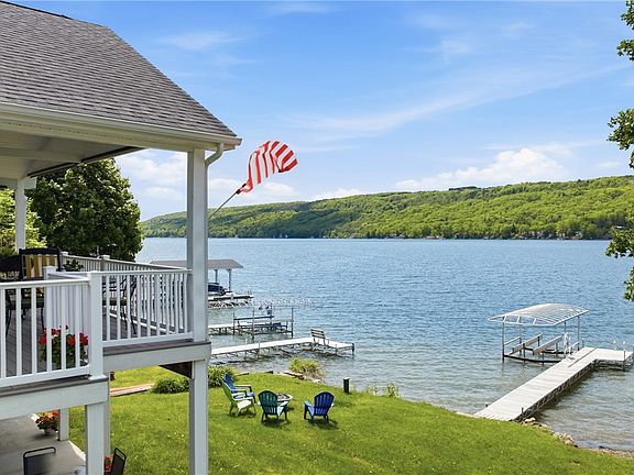3rd image of 827 E Lake Rd