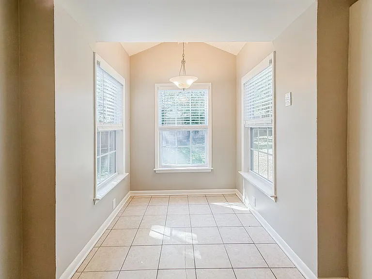 505 Roosevelt Ave — Photo 4