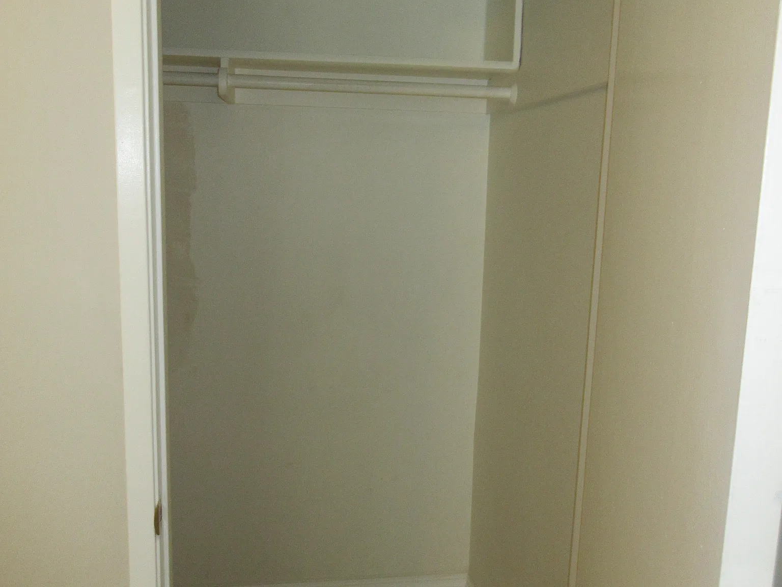 7 bed, 2740 sqft, $1,000 — Photo 3