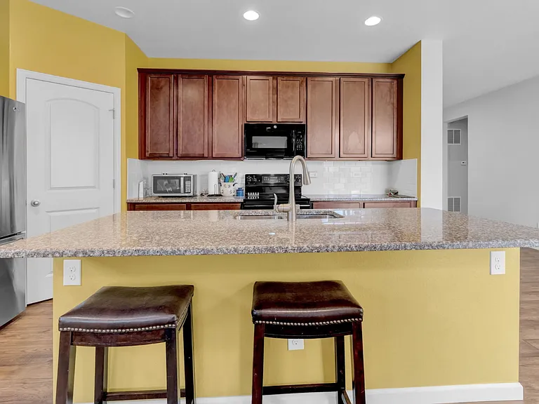 1086 McMurdo Cir — Photo 13