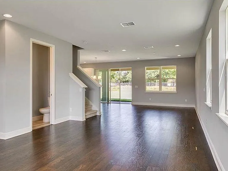 2813 Roseglen Way — Photo 9