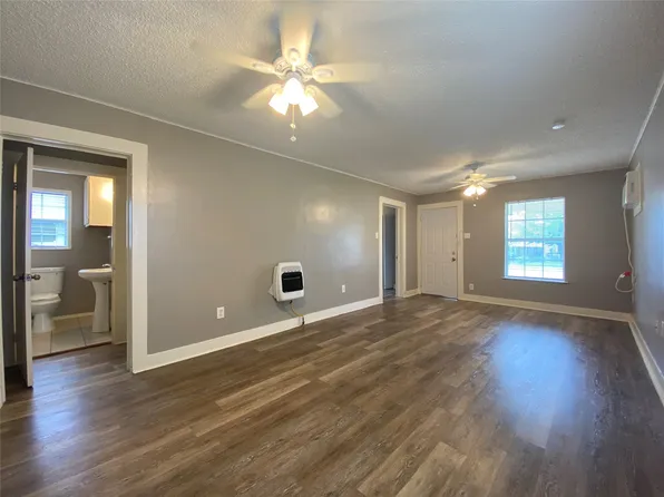 824 Karnes St, Fort Worth, TX 76111