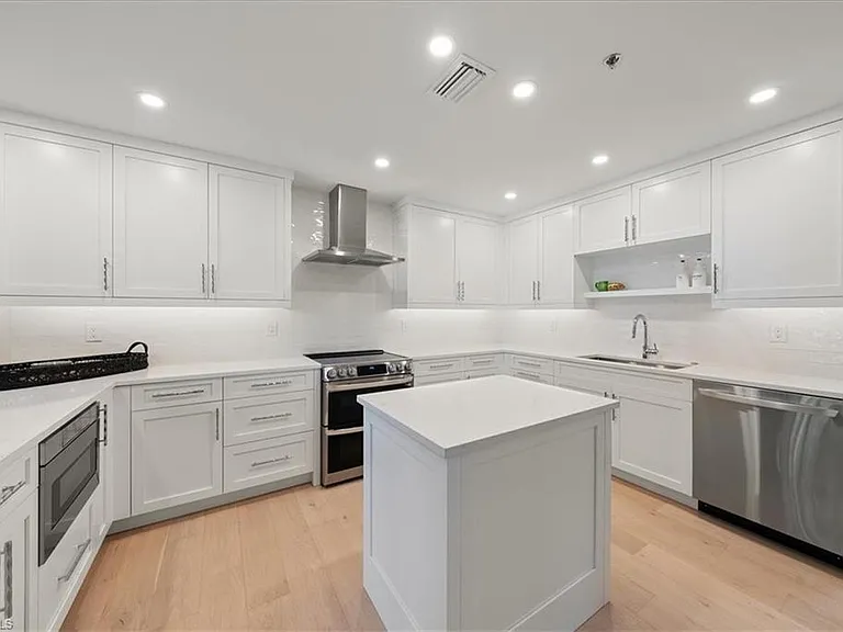 569 Park Shore Dr #G5 — Photo 15