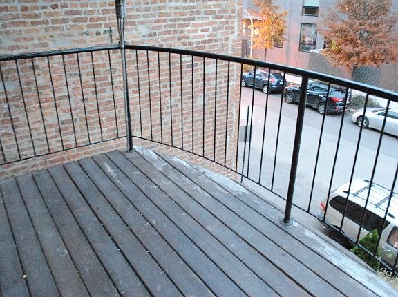 3rd image of 1320 N Wolcott Ave APT 2