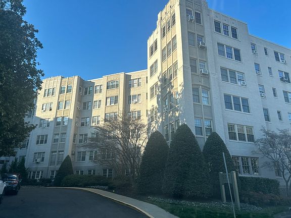 2nd image of 2737 Devonshire Pl NW