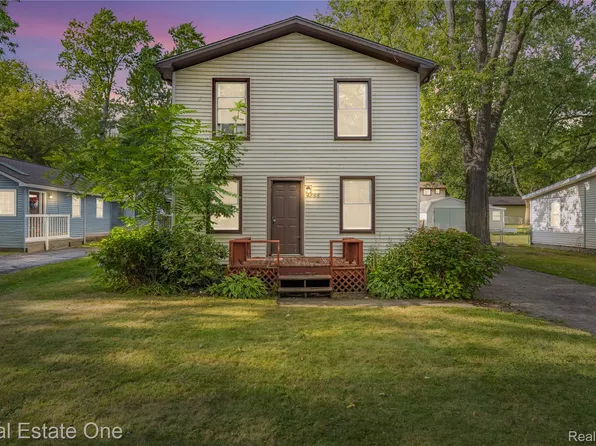 4866 Filer St, Waterford, MI 48328