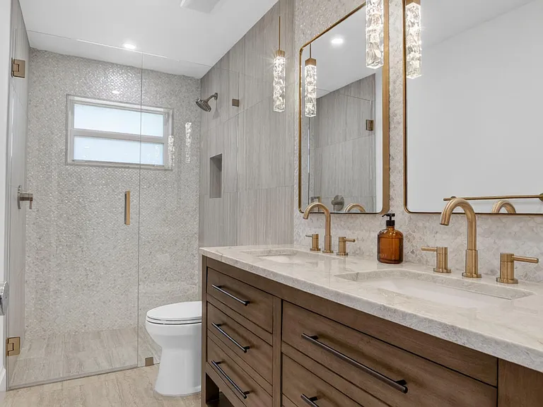 135 SE 28th Ct — Photo 30