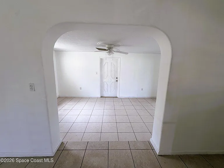 305 Edinburgh Dr — Photo 5