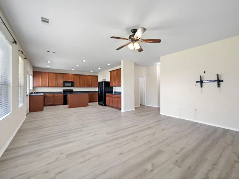 1418 S Maple Dr — Photo 4