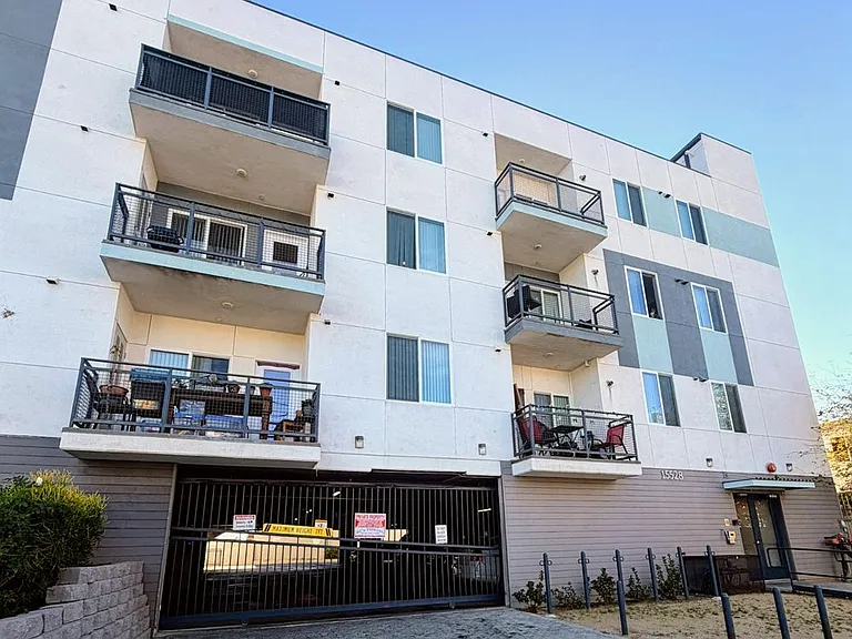 Bear Claw Apartments — Photo 22