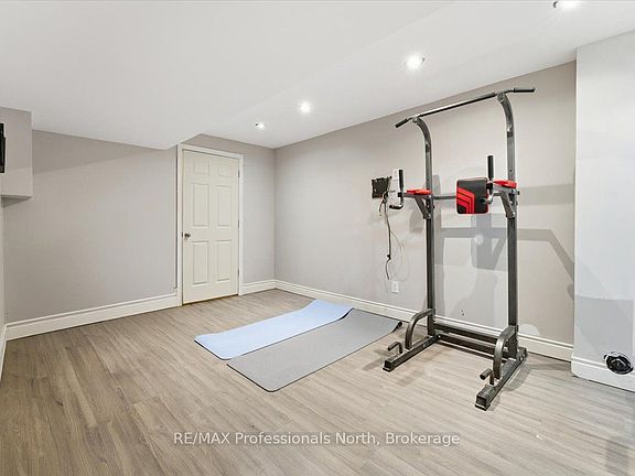 5th image of 98 Roxton Rd