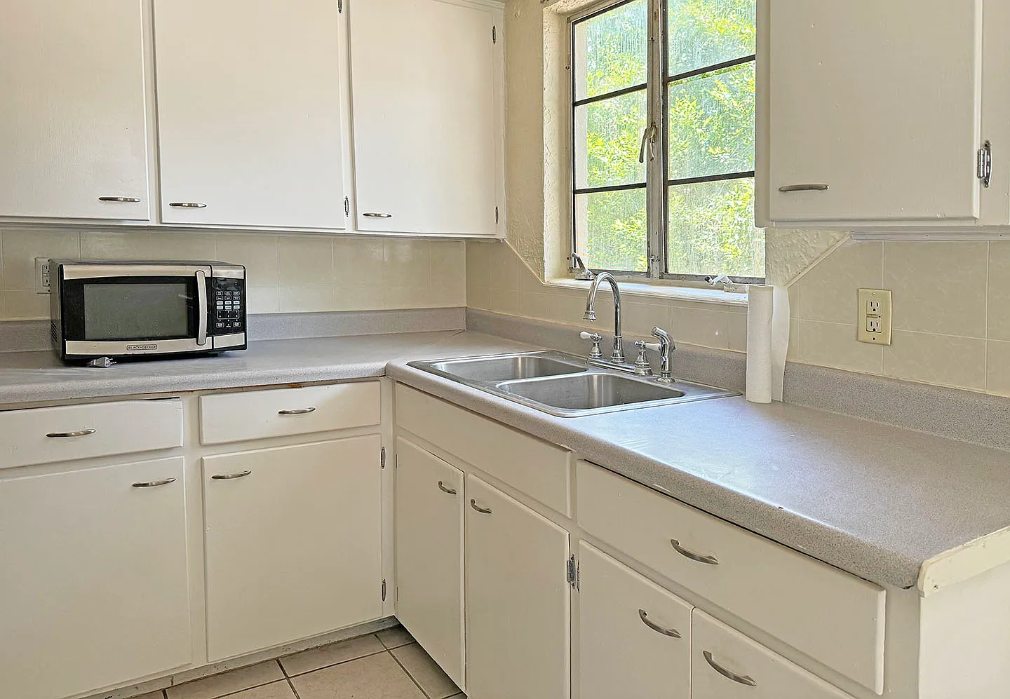1005 Plaza St — Photo 4