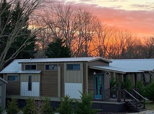 21 Vista Pond Ln, Flat Rock, NC 28731