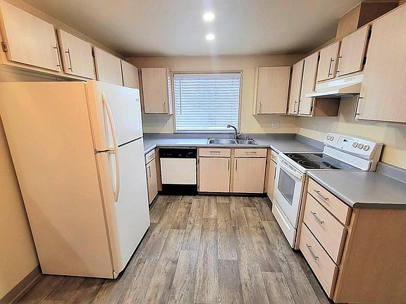 2nd image of 1327 17th St SE #B