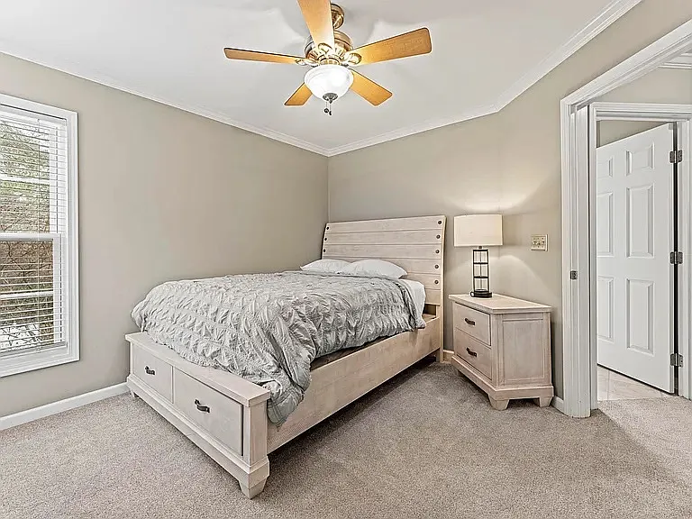 112 Bathurst Ln — Photo 22