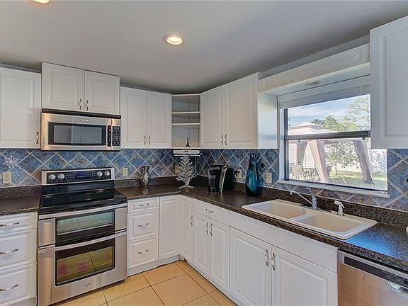 5th image of 3765 Dover Dr
