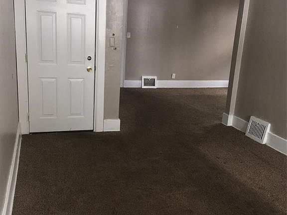 3rd image of 2925 W Buena Vista St