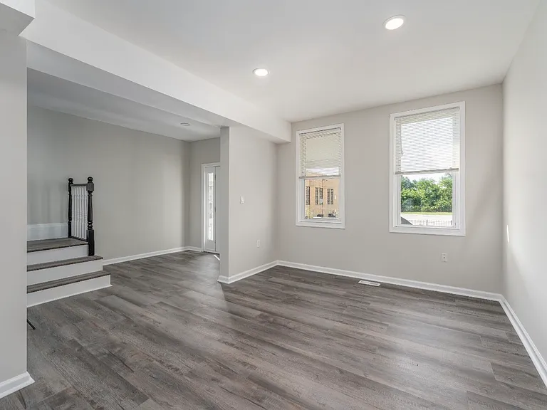 2626 Oswego Ave — Photo 3
