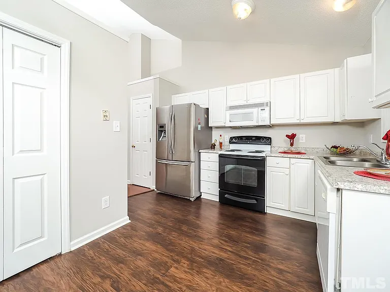 5117 Parkerwood Dr — Photo 12
