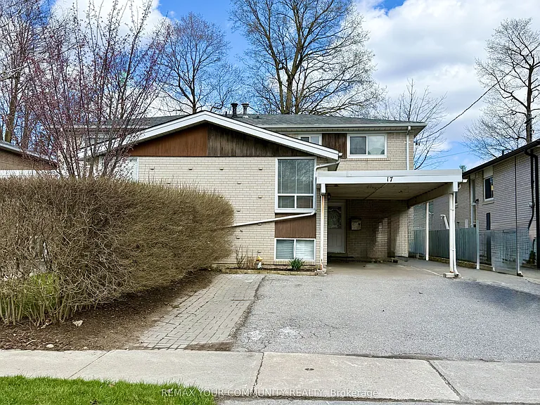 17 Regatta Cres #UPPER — Photo 1