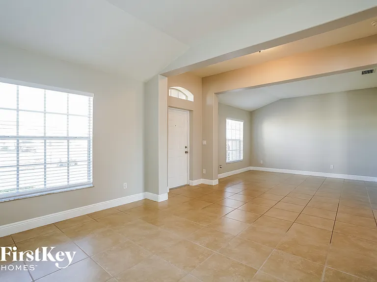 1720 NW 9th Ter — Photo 6