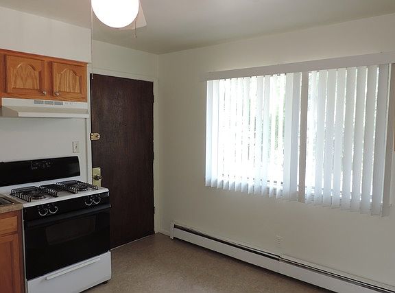 3rd image of 505 S Schroeder Ave