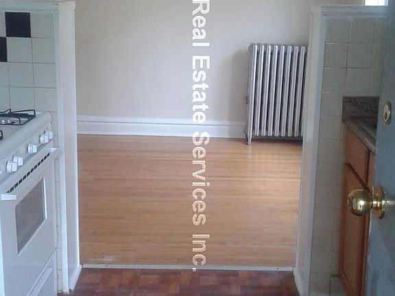 4th image of 4929 N Whipple St