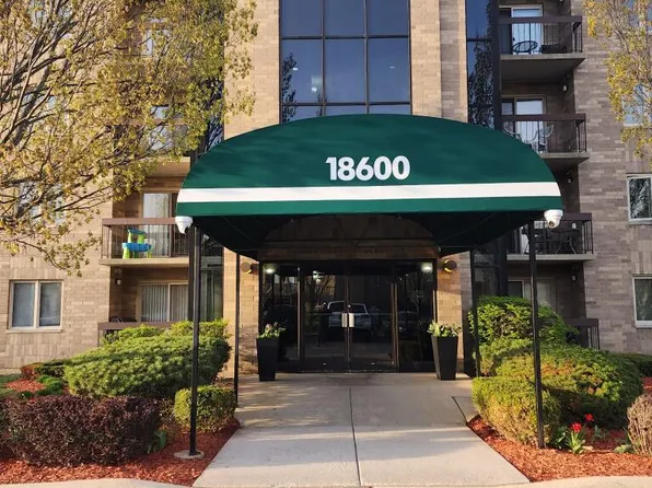18600 Village West Dr APT 208, Hazel Crest, IL 60429