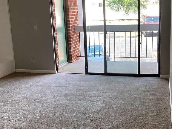 3rd image of 1010 Blue Ridge Dr APT 5